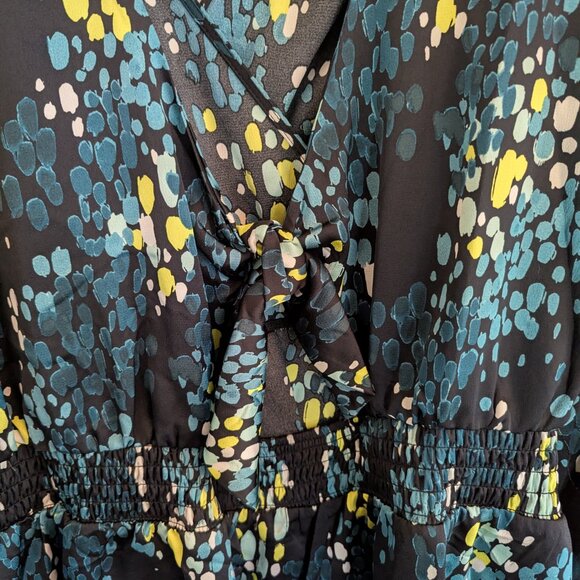 Torrid Satin Brushed Rain Dot Graphic Long Sleeve Top w/Cut-out Back - 4X/26 - Picture 4 of 11